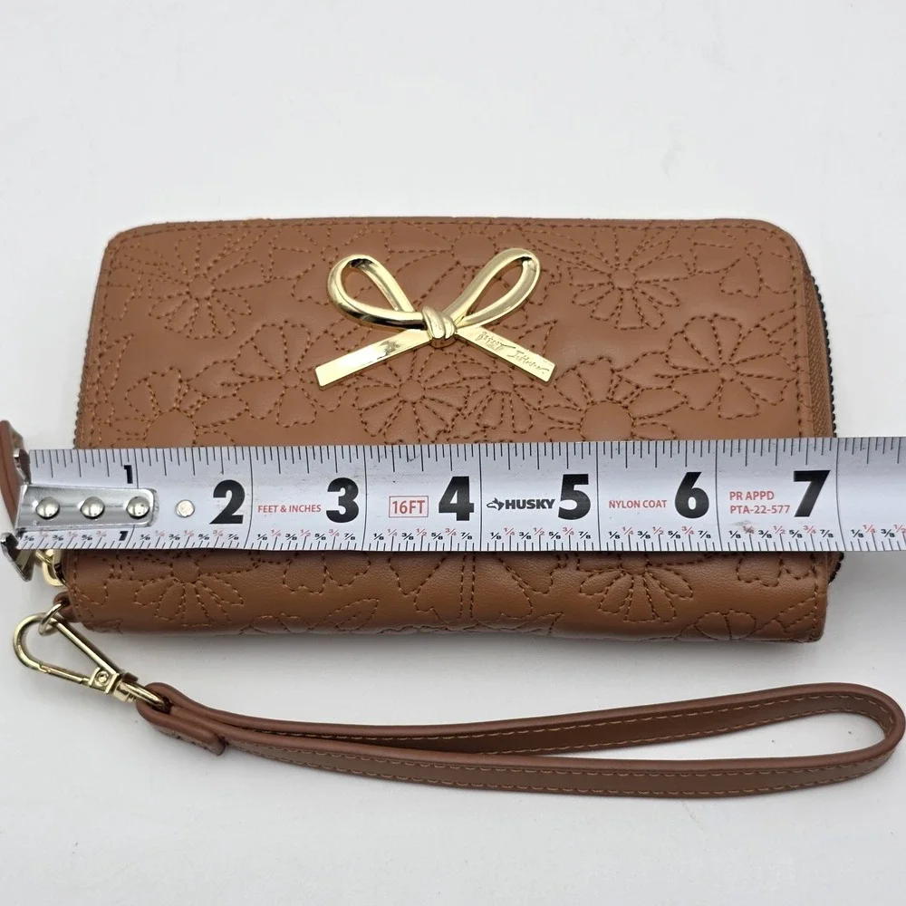 Betsey Johnson Kara Embossed Hearts Zip Wallet Wristlet - Brown With Gold‎